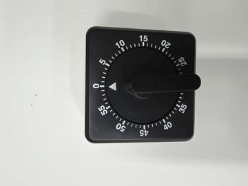 תמונה של טיימר מרובע שחור